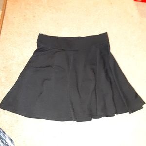Pleated black urban coco skirt with elastic waistband